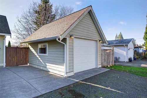 2156 Eardley Rd, Campbell River, BC 