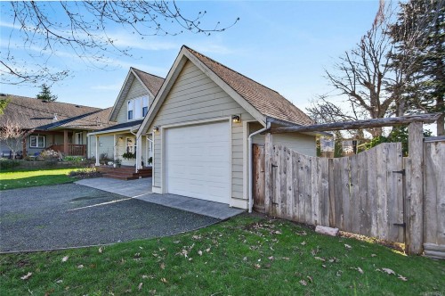 2156 Eardley Rd, Campbell River, BC 