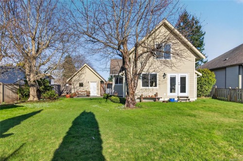 2156 Eardley Rd, Campbell River, BC 