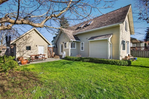 2156 Eardley Rd, Campbell River, BC 