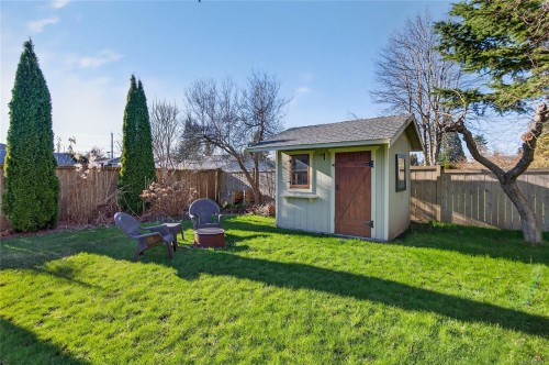 2156 Eardley Rd, Campbell River, BC 