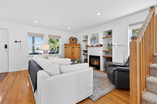 2156 Eardley Rd, Campbell River, BC 