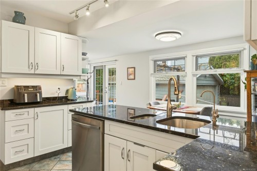 225 Stewart Ave, Nanaimo, BC 