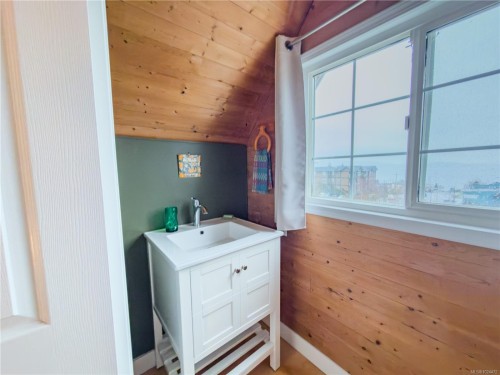 1560 Joan Ave, Crofton, BC 