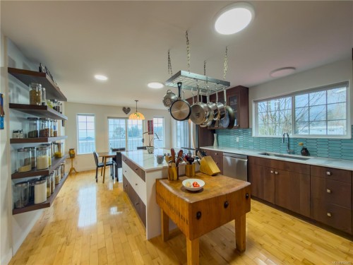 1560 Joan Ave, Crofton, BC 