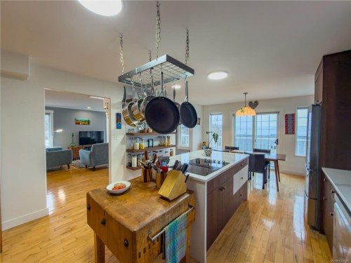 1560 Joan Ave, Crofton, BC 