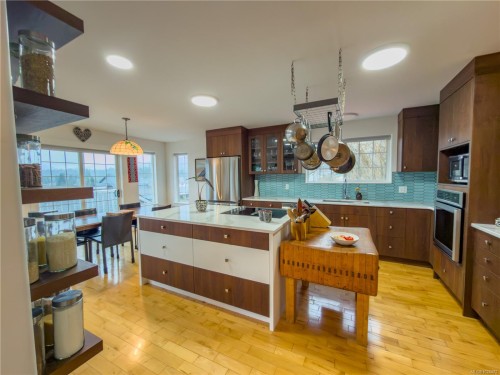 1560 Joan Ave, Crofton, BC 