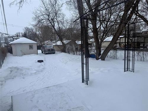 371 St John'S Ave, Winnipeg, MB 