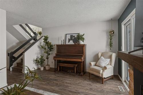 196 Point West Dr, Winnipeg, MB 