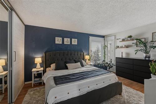 196 Point West Dr, Winnipeg, MB 