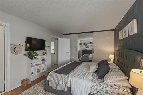 196 Point West Dr, Winnipeg, MB 