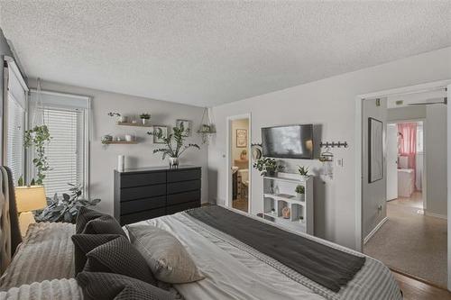 196 Point West Dr, Winnipeg, MB 