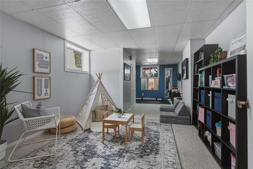 196 Point West Dr, Winnipeg, MB 