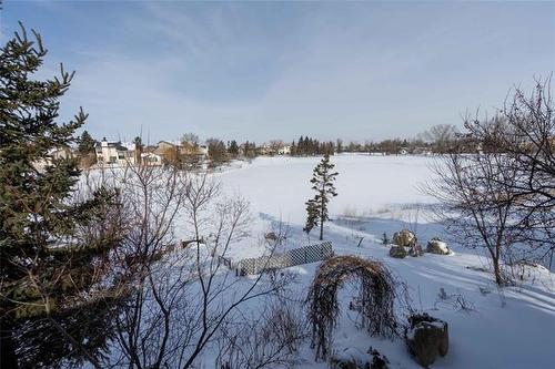 196 Point West Dr, Winnipeg, MB 