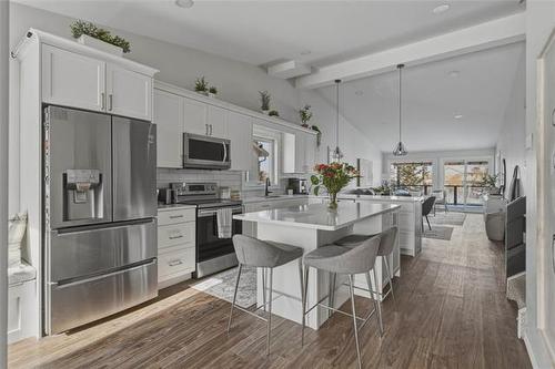 196 Point West Dr, Winnipeg, MB 