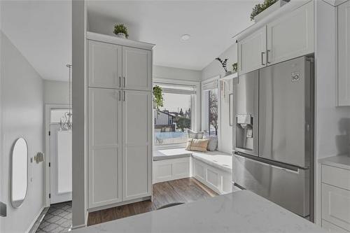 196 Point West Dr, Winnipeg, MB 