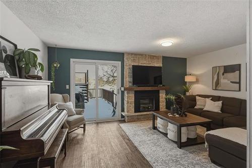 196 Point West Dr, Winnipeg, MB 