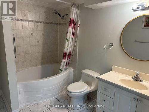 640 Farwell Crescent, Mississauga, ON - Indoor Photo Showing Bathroom