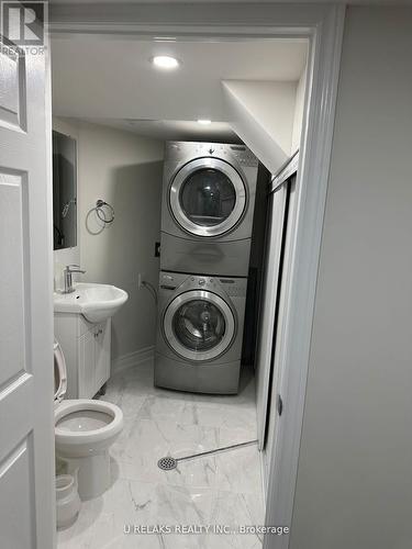 640 Farwell Crescent, Mississauga, ON - Indoor Photo Showing Laundry Room