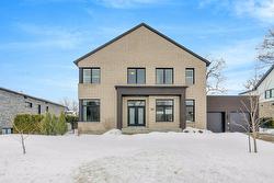13 Av. Boisbriand  Senneville, QC H9X 0C1
