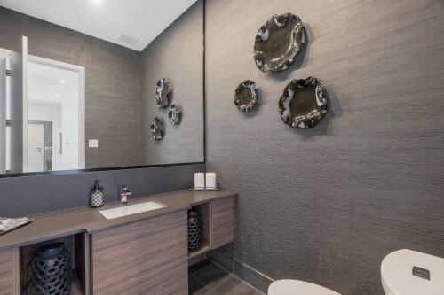 Powder room - 13 Av. Boisbriand, Senneville, QC - Indoor Photo Showing Bathroom