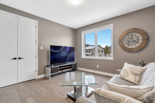 Bedroom - 13 Av. Boisbriand, Senneville, QC - Indoor Photo Showing Living Room
