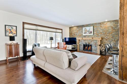 Living room - 27 Rue Spring-Garden, Sherbrooke (Lennoxville), QC - Indoor Photo Showing Living Room With Fireplace