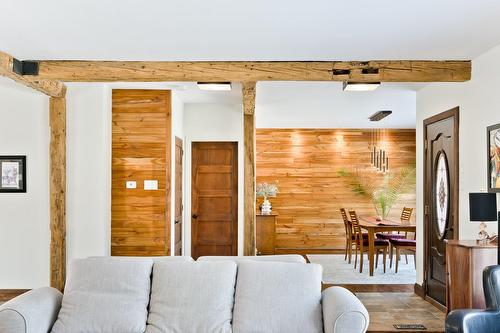 Living room - 27 Rue Spring-Garden, Sherbrooke (Lennoxville), QC - Indoor Photo Showing Living Room