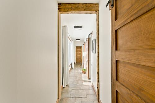 Passageway - 27 Rue Spring-Garden, Sherbrooke (Lennoxville), QC - Indoor Photo Showing Other Room