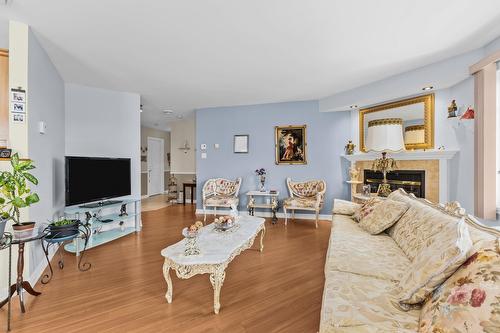 Living room - 302-2525 Rue Dutrisac, Vaudreuil-Dorion, QC - Indoor Photo Showing Living Room With Fireplace