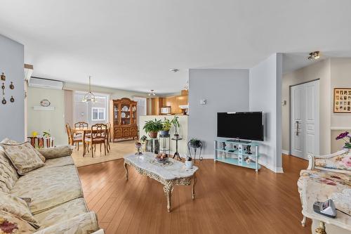 Living room - 302-2525 Rue Dutrisac, Vaudreuil-Dorion, QC - Indoor Photo Showing Living Room