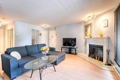 Salon - 21-54 Rue De Courcelle, Repentigny (Repentigny), QC - Indoor Photo Showing Living Room With Fireplace