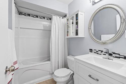 601 Regina Avenue, Kamloops, BC - Indoor Photo Showing Bathroom