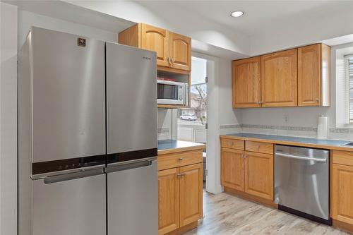 1098 North Glen Drive, Kamloops, BC - Indoor Photo Showing Kitchen