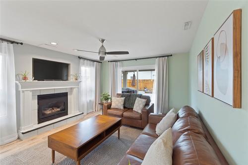 1098 North Glen Drive, Kamloops, BC - Indoor Photo Showing Living Room With Fireplace