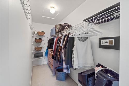 1098 North Glen Drive, Kamloops, BC - Indoor With Storage