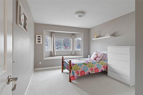 1098 North Glen Drive, Kamloops, BC - Indoor Photo Showing Bedroom