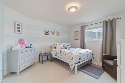 1098 North Glen Drive, Kamloops, BC - Indoor Photo Showing Bedroom
