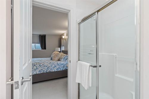 1098 North Glen Drive, Kamloops, BC - Indoor Photo Showing Bathroom