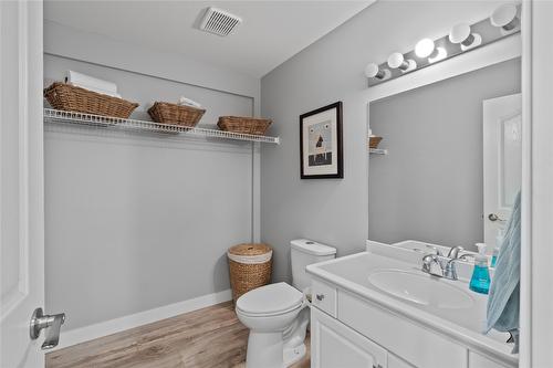 1098 North Glen Drive, Kamloops, BC - Indoor Photo Showing Bathroom
