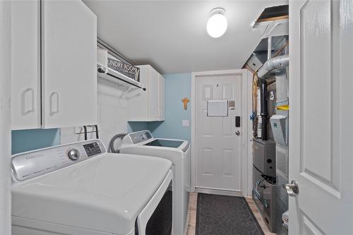 1098 North Glen Drive, Kamloops, BC - Indoor Photo Showing Laundry Room