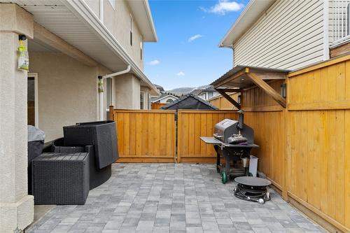 1098 North Glen Drive, Kamloops, BC - Outdoor With Exterior