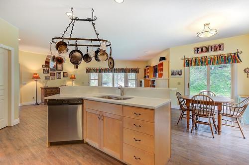 3605 Luxmoore Road, Kelowna, BC - Indoor