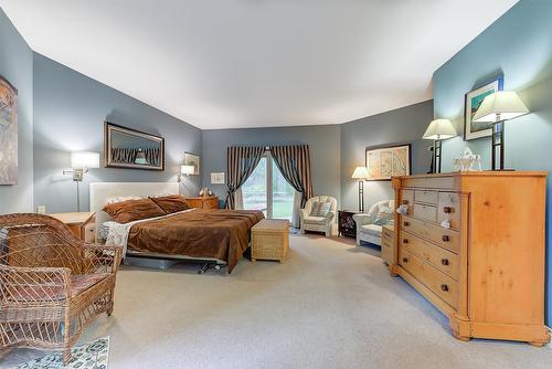 3605 Luxmoore Road, Kelowna, BC - Indoor Photo Showing Bedroom