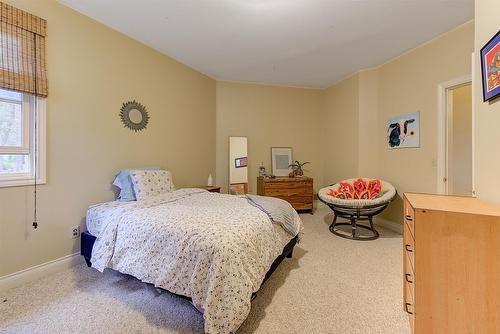3605 Luxmoore Road, Kelowna, BC - Indoor Photo Showing Bedroom