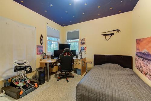 3605 Luxmoore Road, Kelowna, BC - Indoor Photo Showing Bedroom