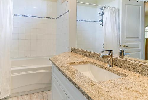 3605 Luxmoore Road, Kelowna, BC - Indoor Photo Showing Bathroom