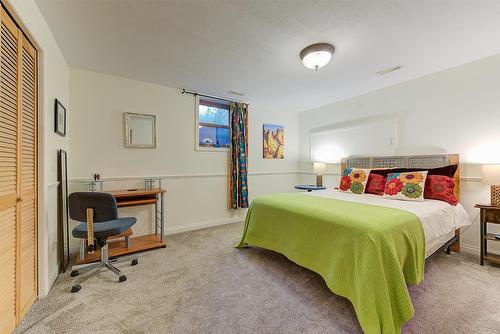 3605 Luxmoore Road, Kelowna, BC - Indoor Photo Showing Bedroom