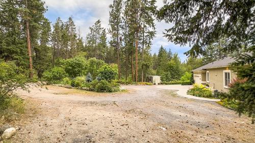 3605 Luxmoore Road, Kelowna, BC - Outdoor