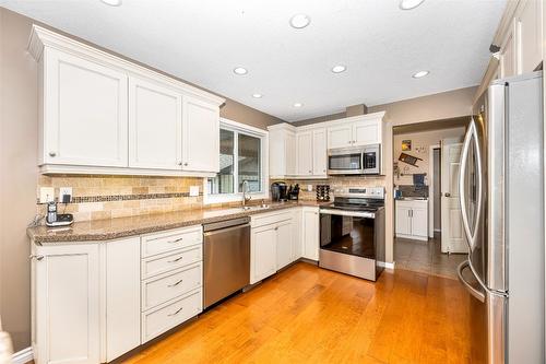 6463 Blue Jay Road, Vernon, BC - Indoor Photo Showing Kitchen With Stainless Steel Kitchen